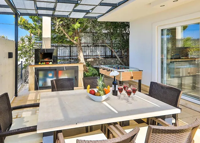 3 Bedroom - 8332 Villa *