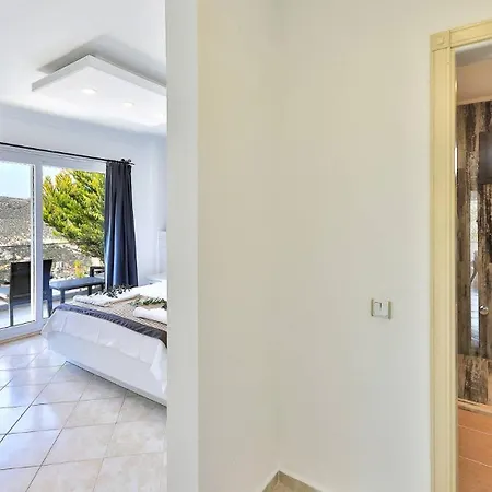 Villa 3 Bedroom - 8332 *