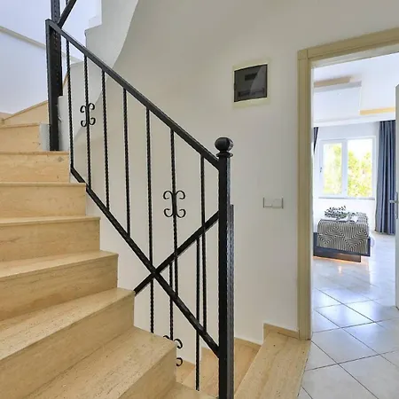 Villa 3 Bedroom - 8332 *