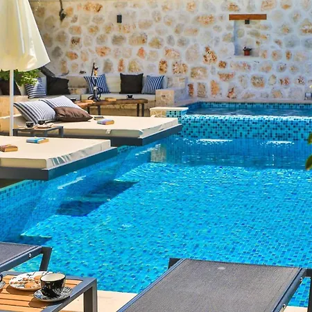 Villa 3 Bedroom - 8332 *